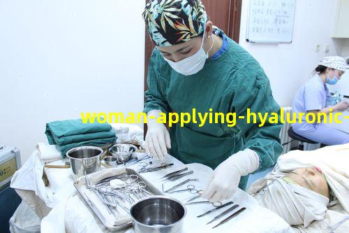 woman-applying-hyaluronic-acid